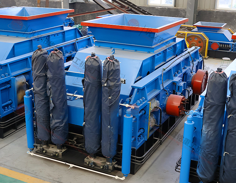 大型液壓對輥制砂機每小時出多少噸沙子？多少錢一臺？